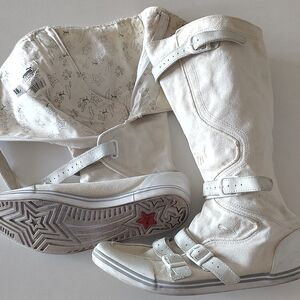 White High-Top PUMA Brand Boots with Buckles & Star Pattern Women's 8.5